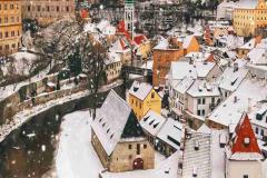 布拉格冬季雪景手机壁纸